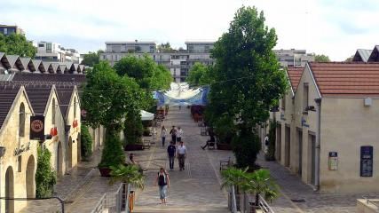 Tourisme, shopping et divertissement à Bercy village