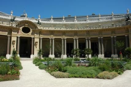 Le Petit Palais, côté musée et côté jardin