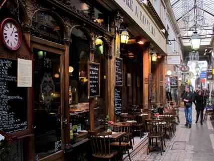 Explorez les passages couverts parisiens