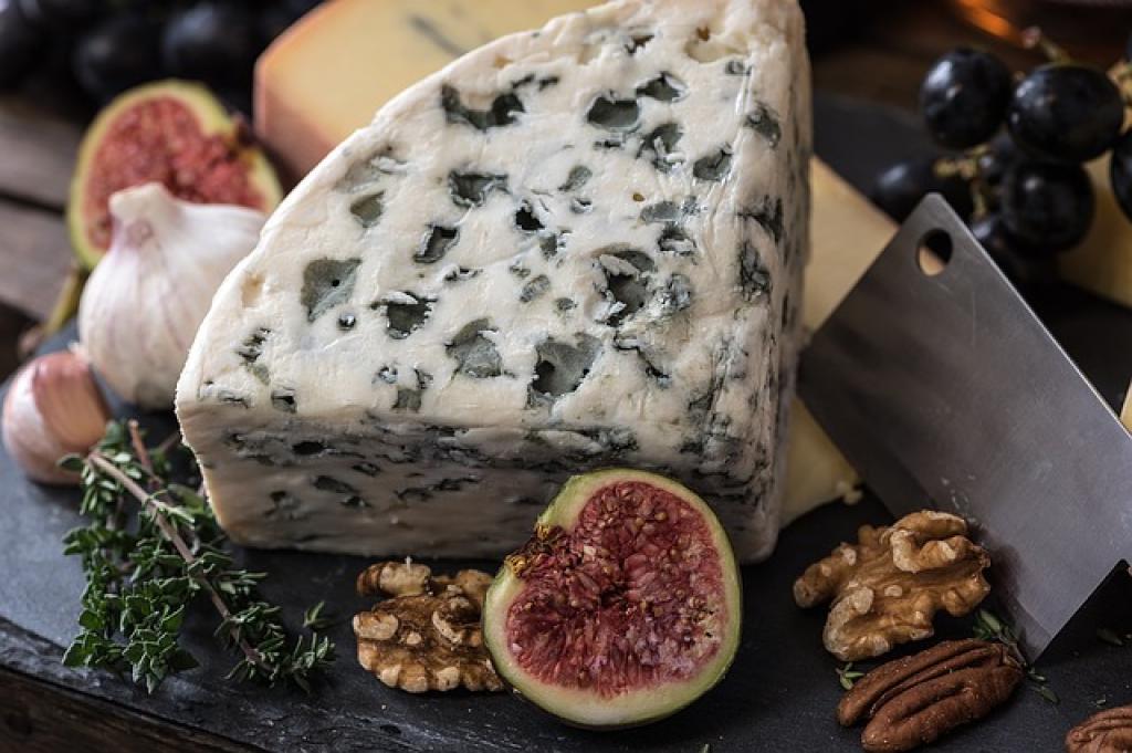 Émerveillez vos papilles avec les fromages français à Paris !